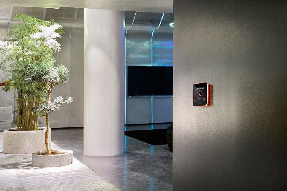 Gallery_Evoko-Liso-Room-Manager